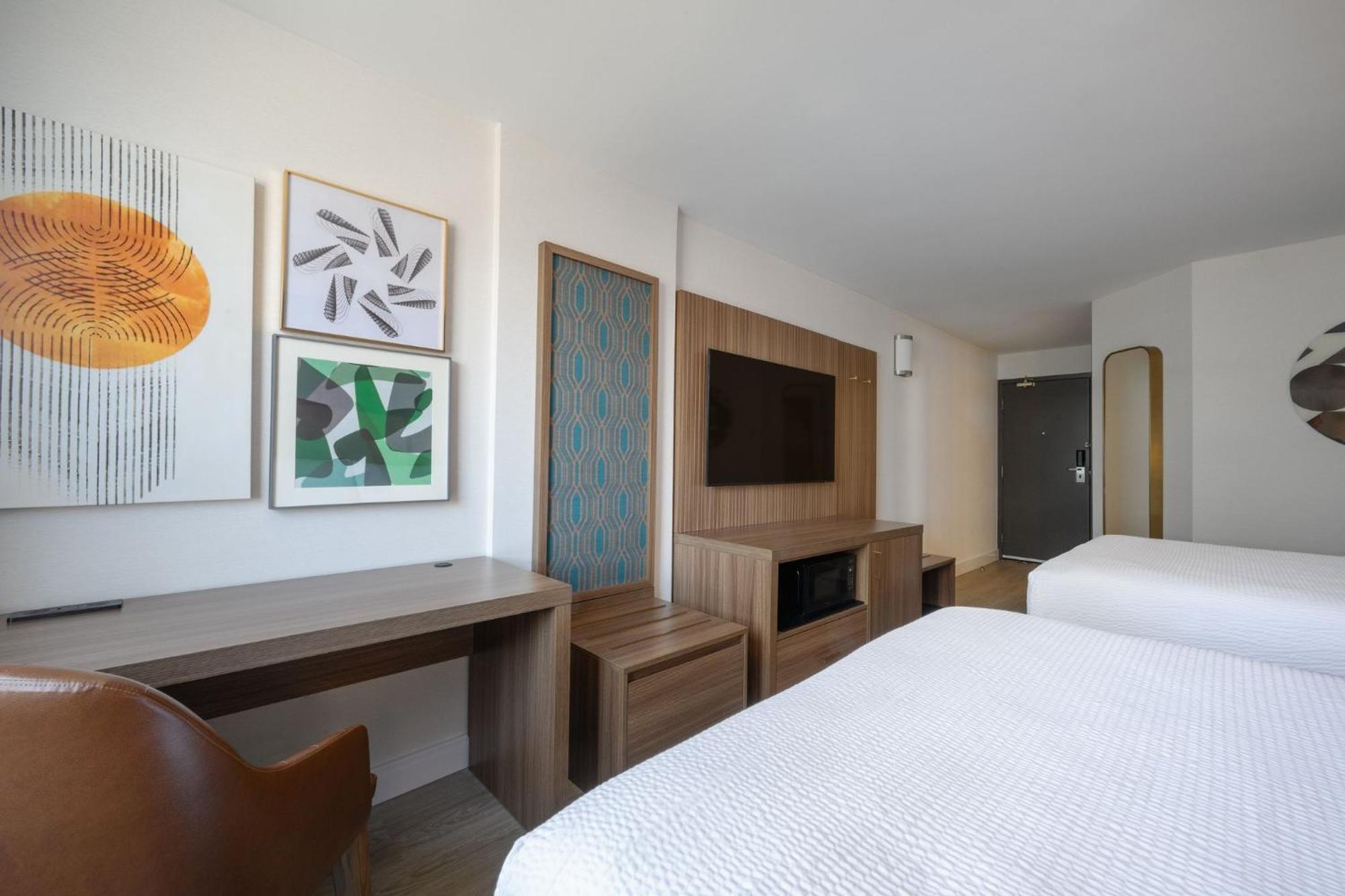 Hotel & Downtown By Ihg 3*