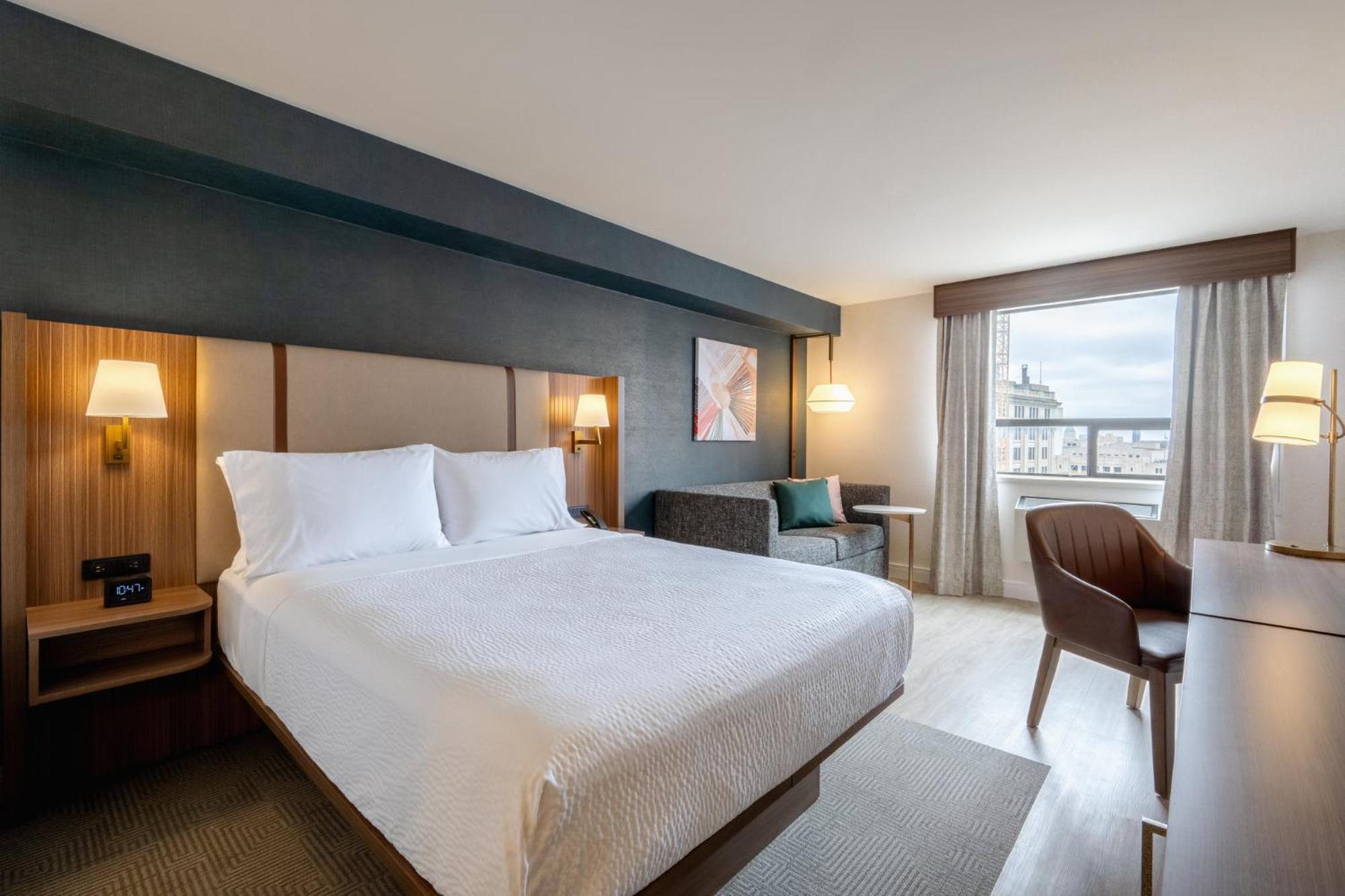 & Downtown By Ihg Hotel Winnipeg