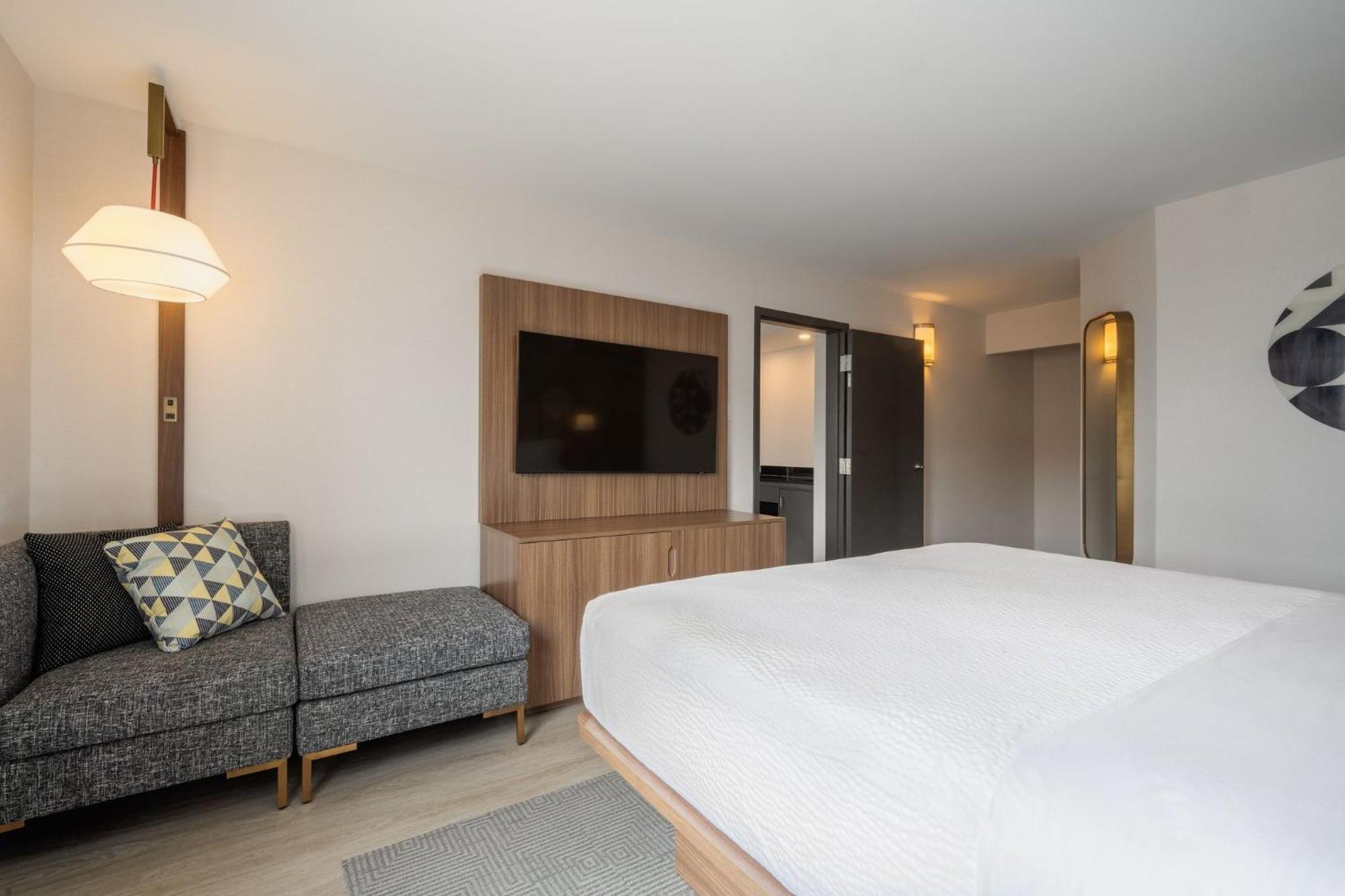 Hotel & Downtown By Ihg