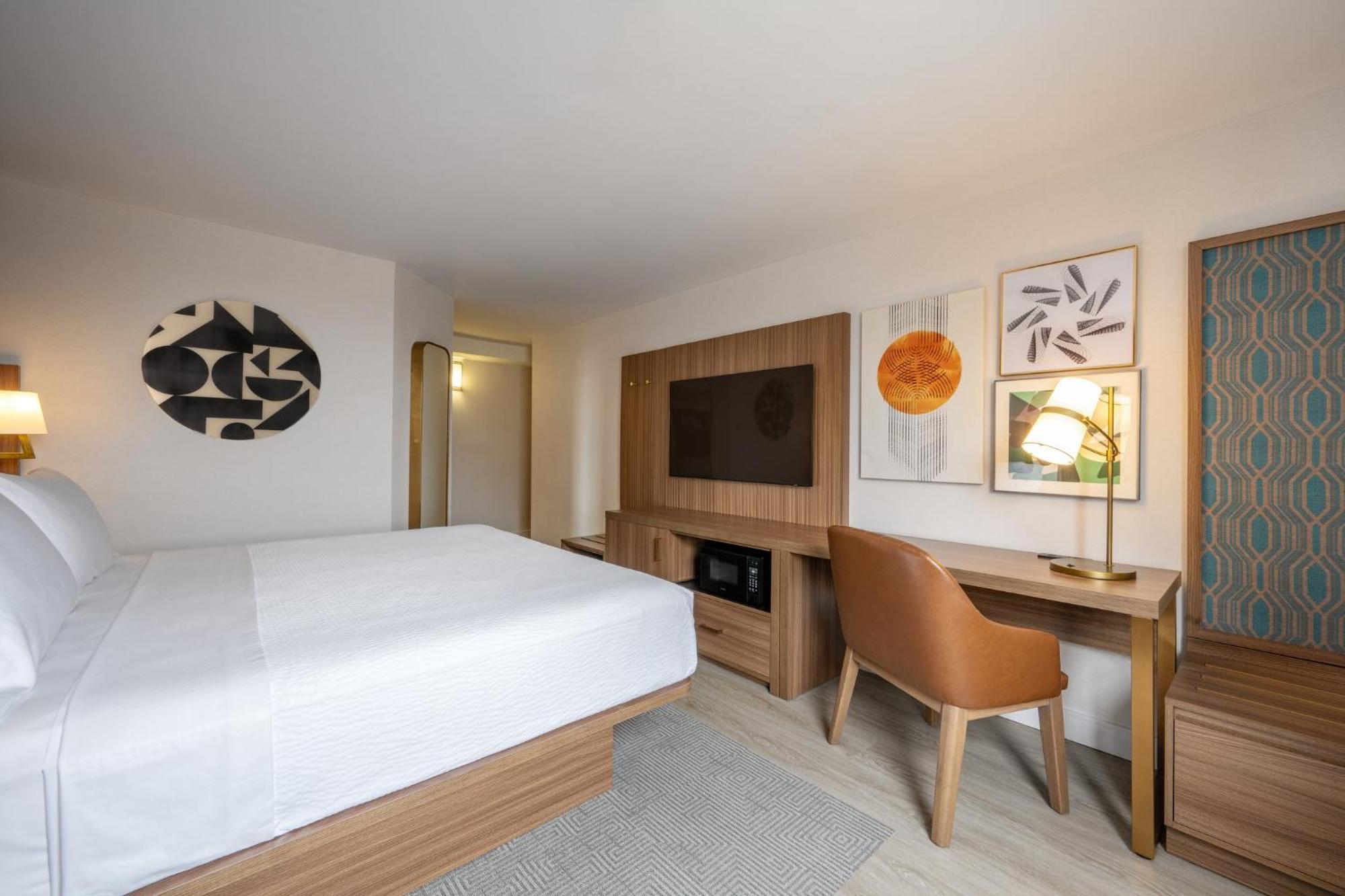 Hotel & Downtown By Ihg