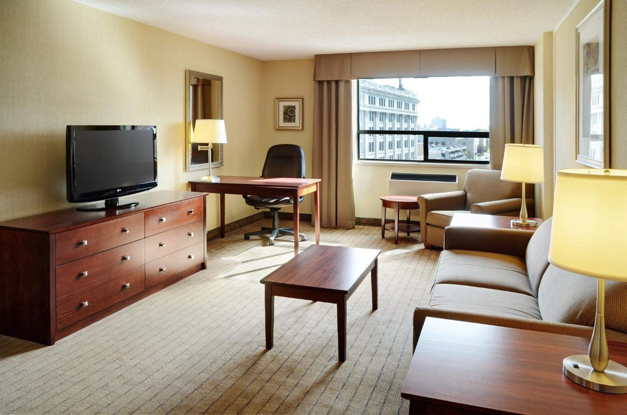 Hotel & Downtown By Ihg Winnipeg