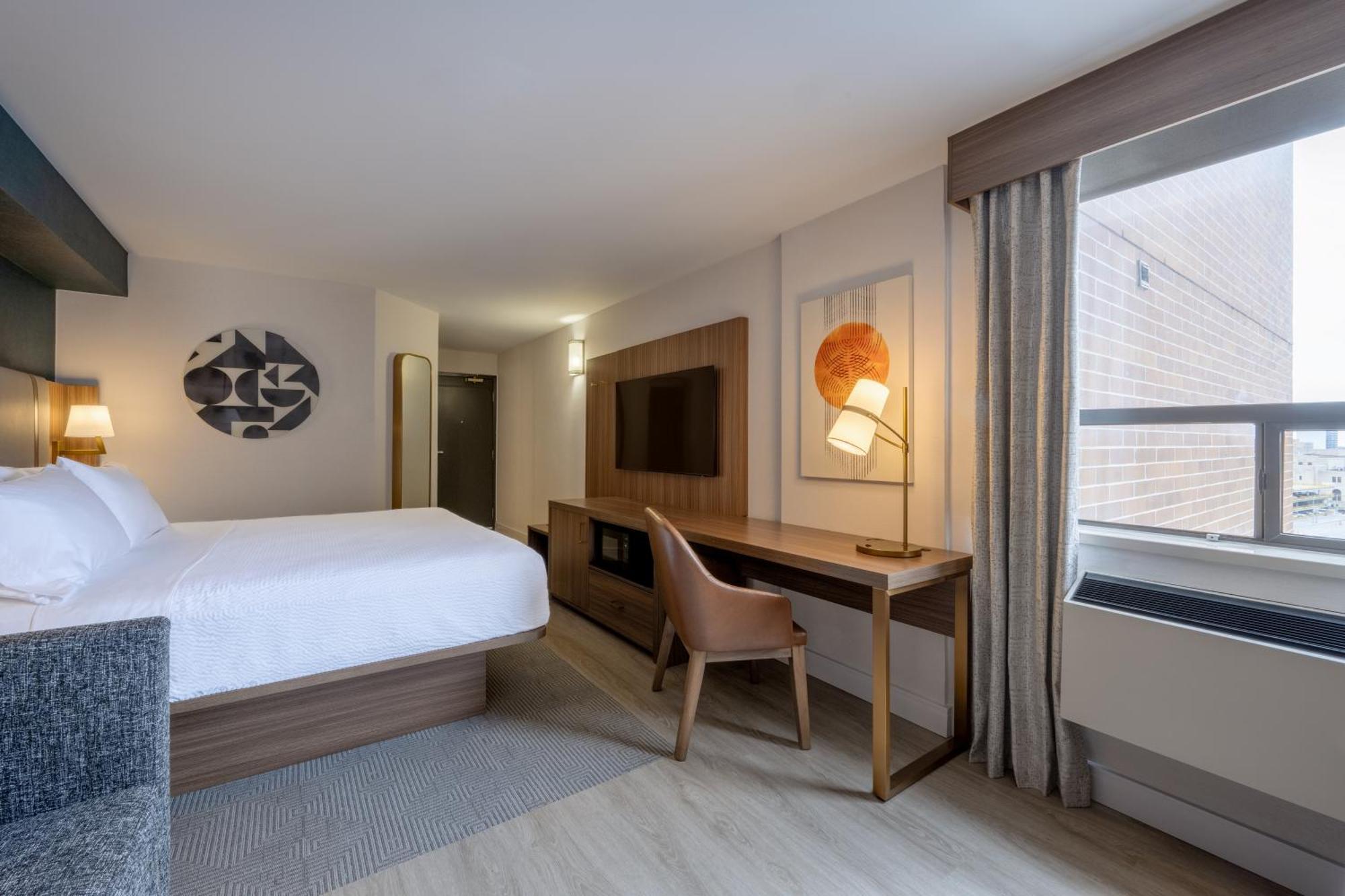Hotel & Downtown By Ihg 3*