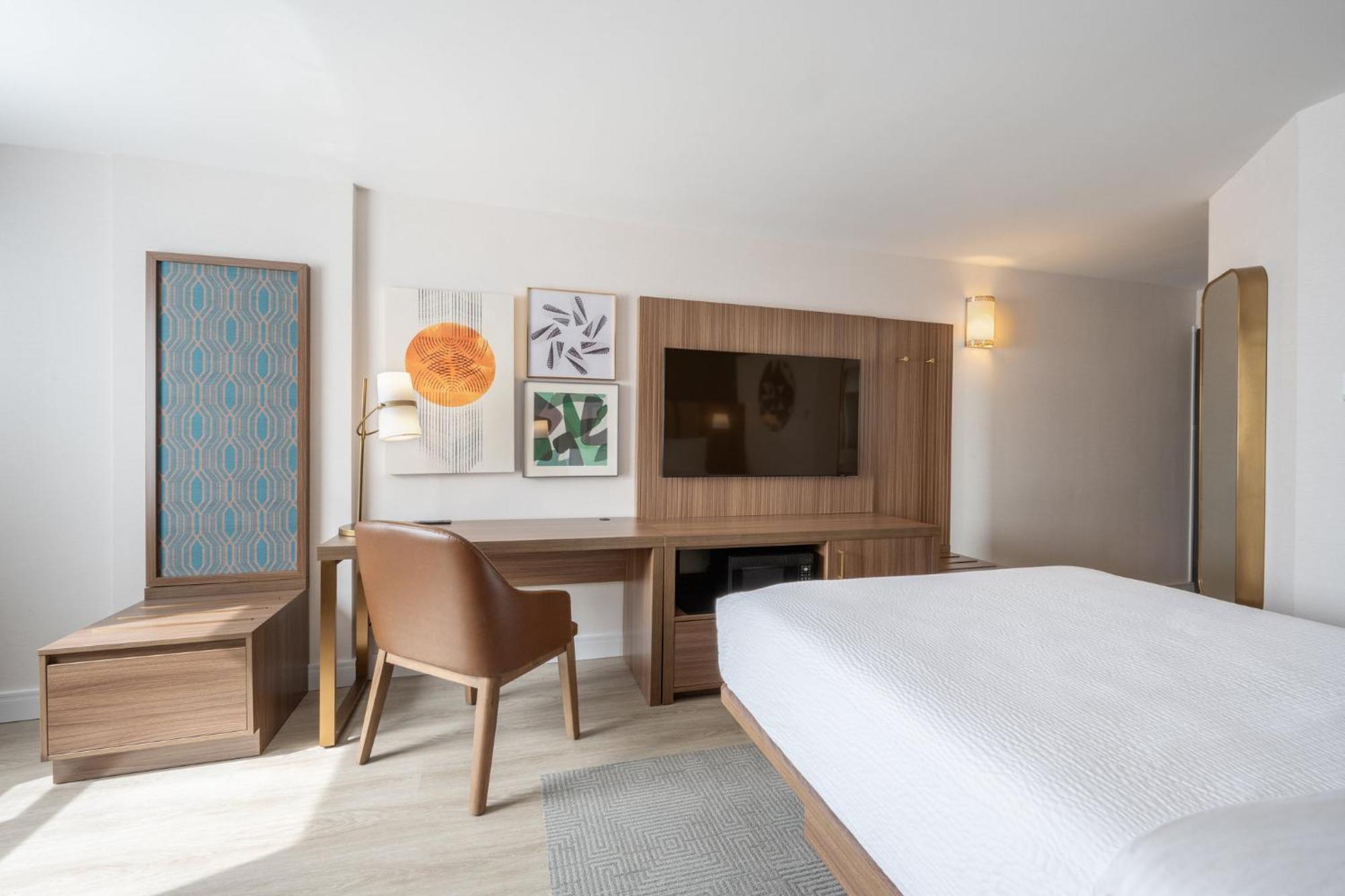 & Downtown By Ihg