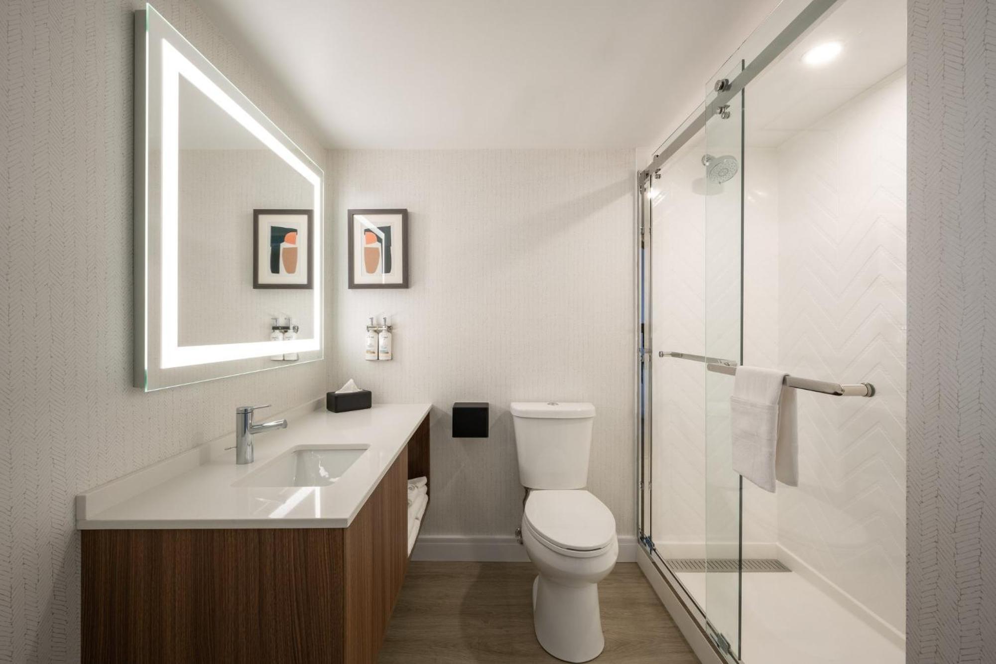 Hotel & Downtown By Ihg